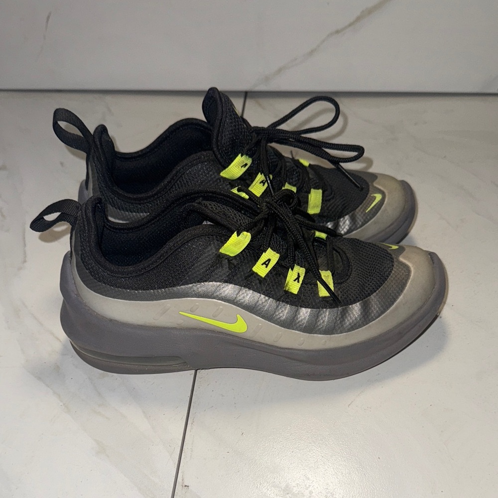Nike Kids Black and Neon Green Sneakers